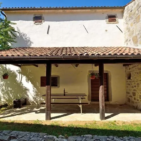 Wunderschoenes In Mit Grill, Gemeinschaftlichem Pool Und Terrasse Holiday home